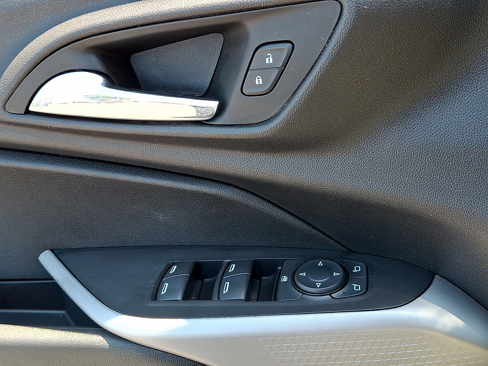 Certified 2024 Chevrolet Trax RS FWD image 25