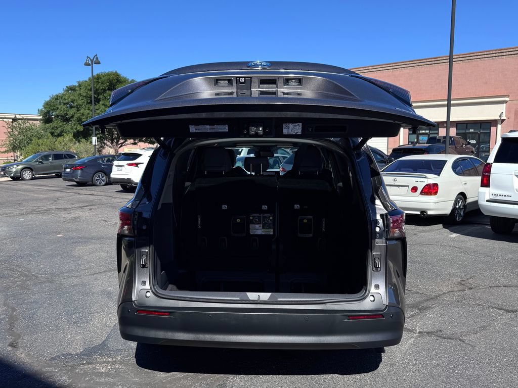 Used 2021 Toyota Sienna XLE AWD/4WD image 10