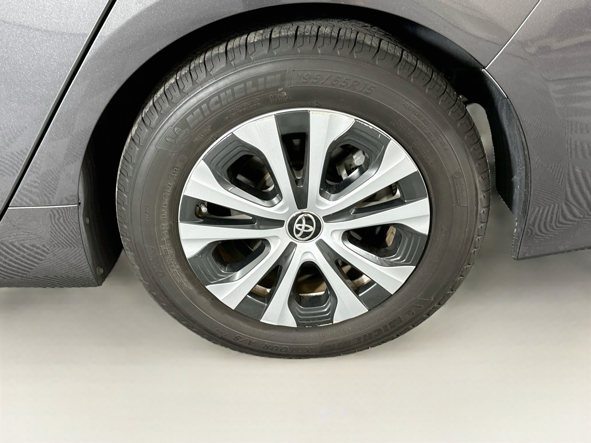 Used 2020 Toyota Prius Prime XLE FWD image 11
