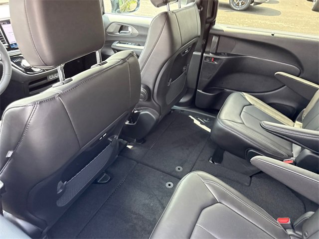 New 2025 Chrysler Pacifica Select image 30