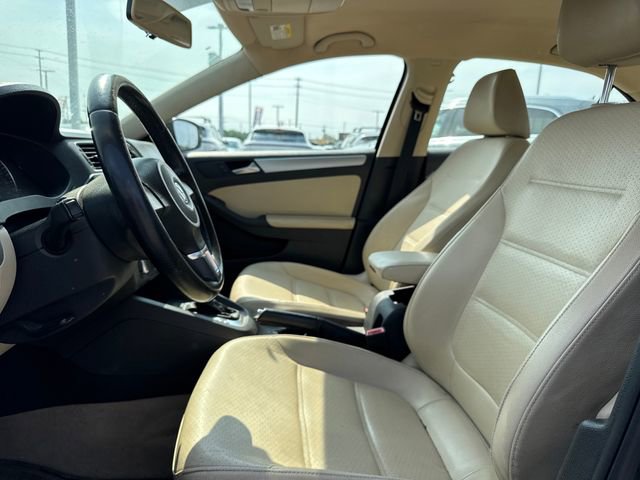 Used 2013 Volkswagen Jetta SE FWD image 12