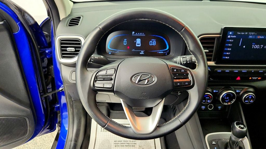 Used 2023 Hyundai Venue SEL FWD image 14