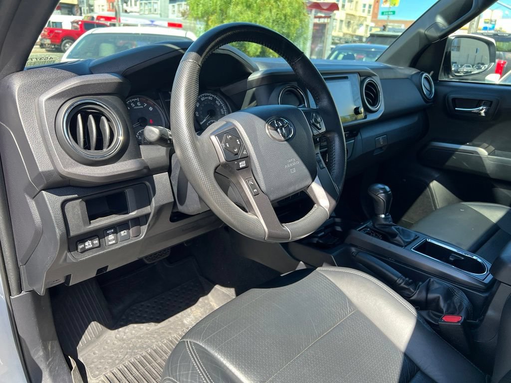 Certified 2018 Toyota Tacoma TRD Off-Road AWD/4WD image 14