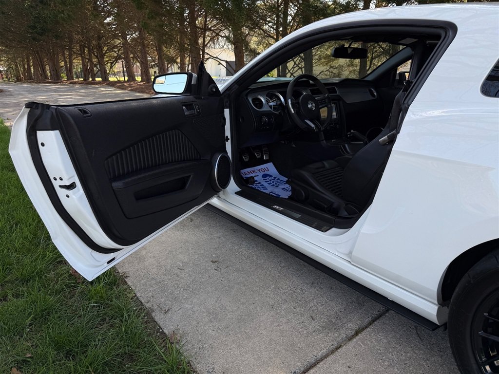 Used 2013 Ford Mustang Shelby GT500 RWD image 41