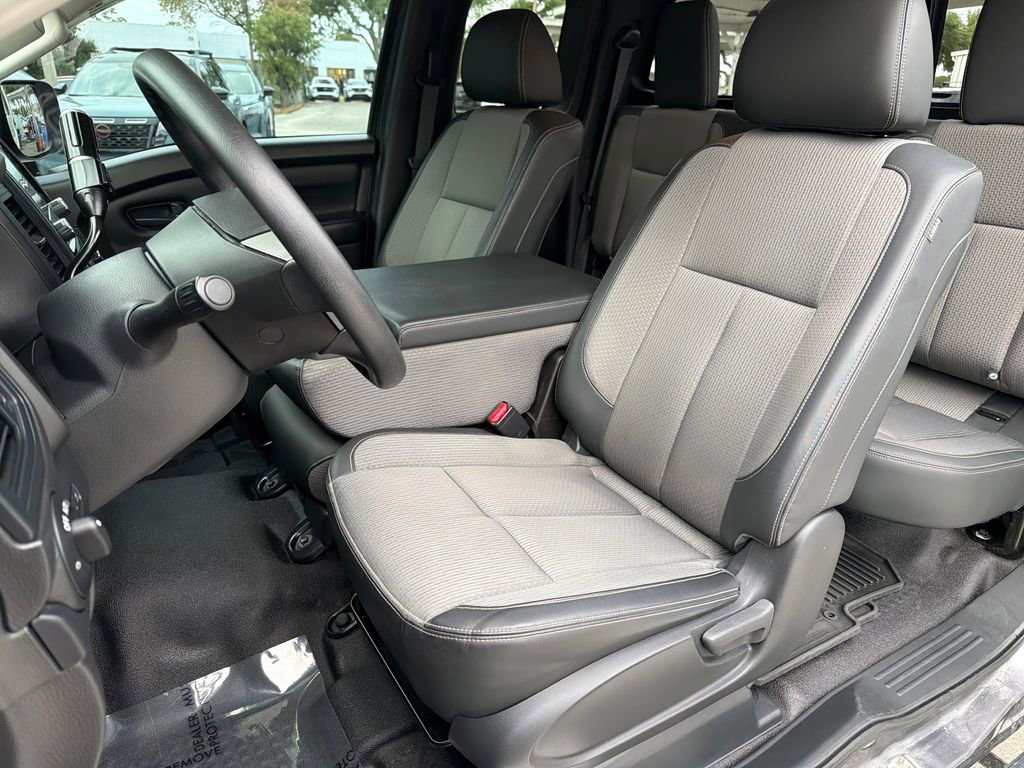 Used 2021 Nissan Titan S image 28
