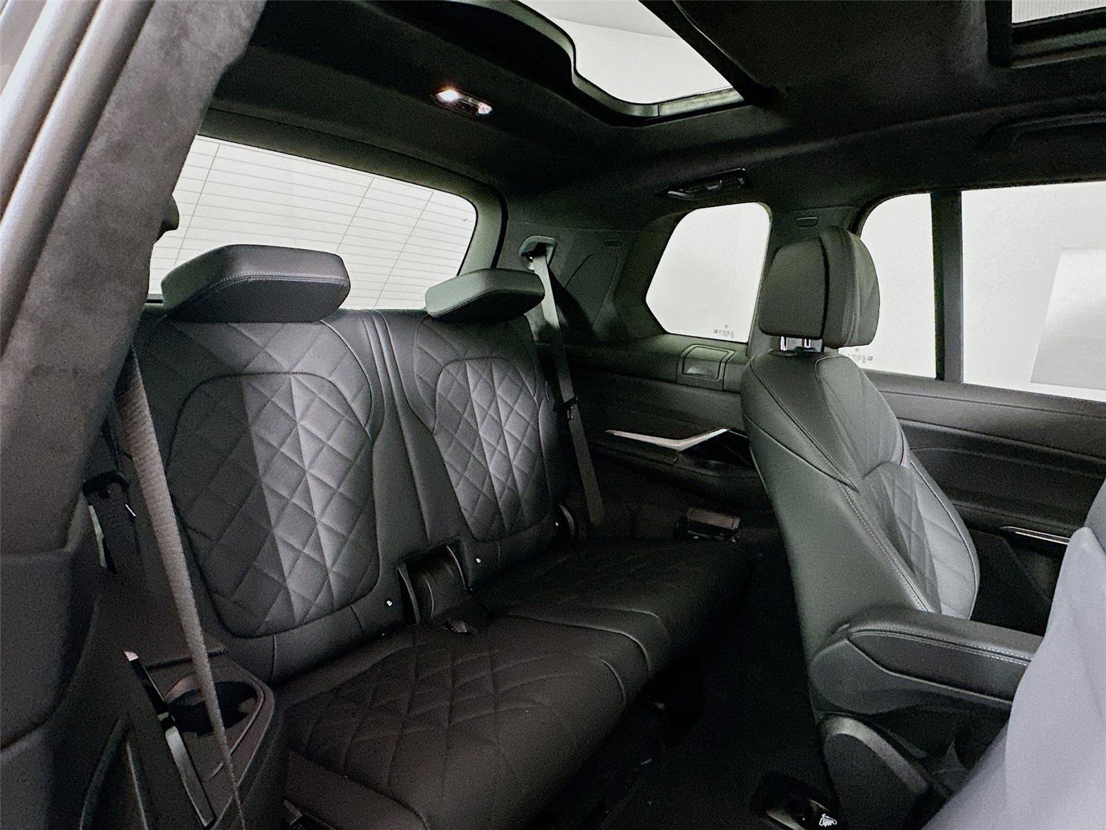New 2026 BMW X7 xDrive40i w/ Executive Package image 27
