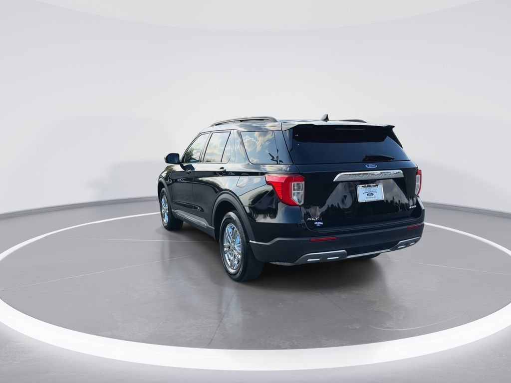 Used 2023 Ford Explorer XLT w/ Equipment Group 202A AWD/4WD image 7