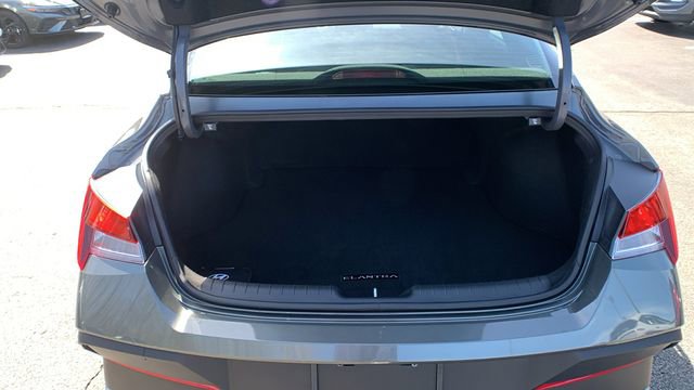 Used 2025 Hyundai Elantra Sport FWD image 22