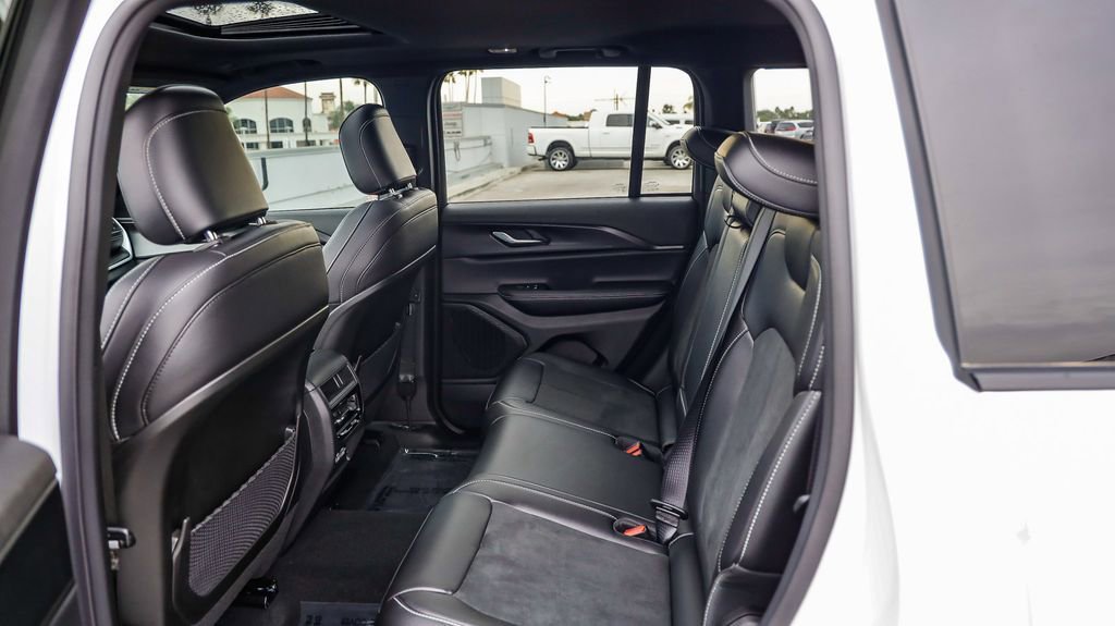 Certified 2025 Jeep Grand Cherokee Altitude image 20