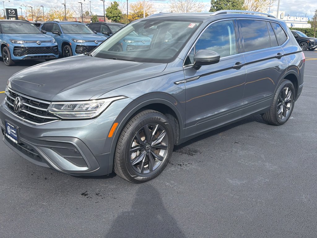 Certified 2023 Volkswagen Tiguan SE w/ Panoramic Sunroof Package FWD image 3