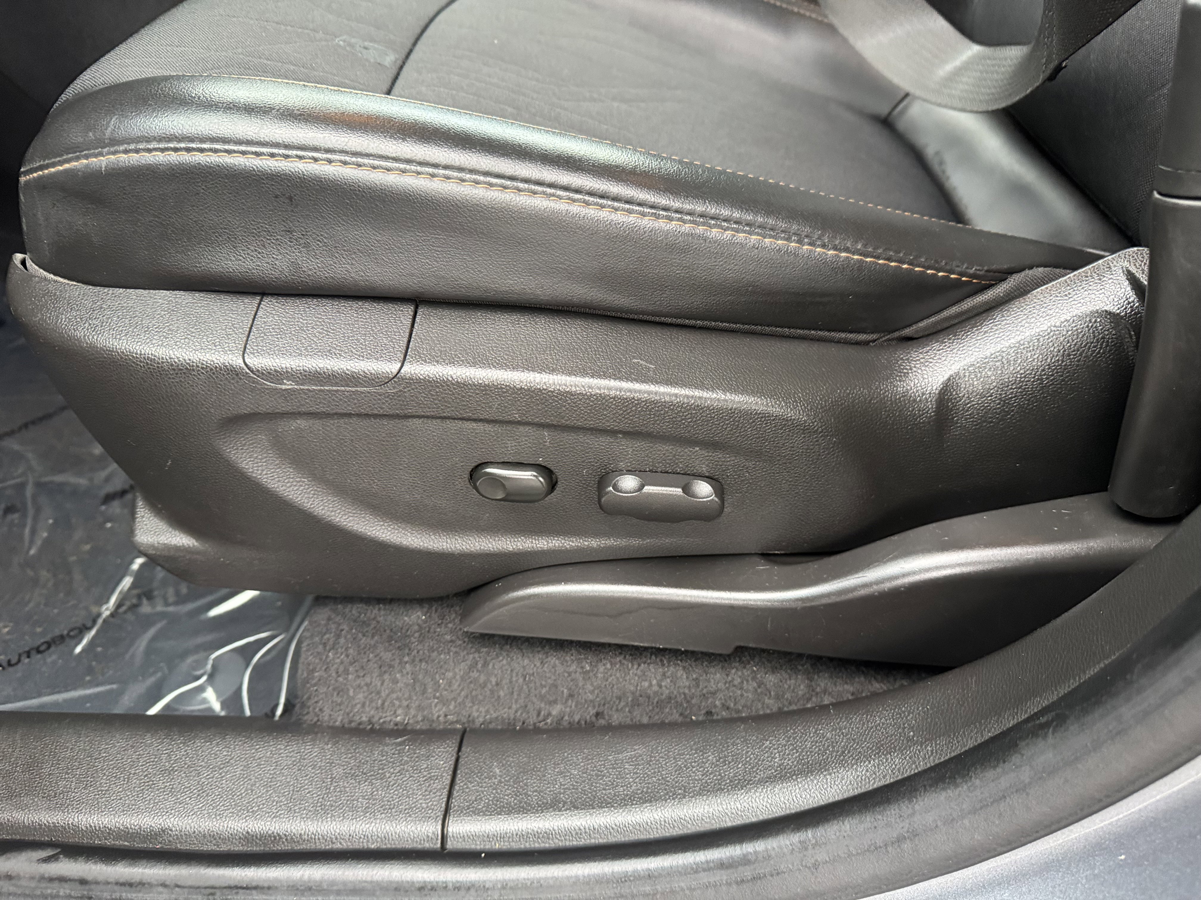 Used 2019 Chevrolet Trax LT w/ LT Convenience Package image 23