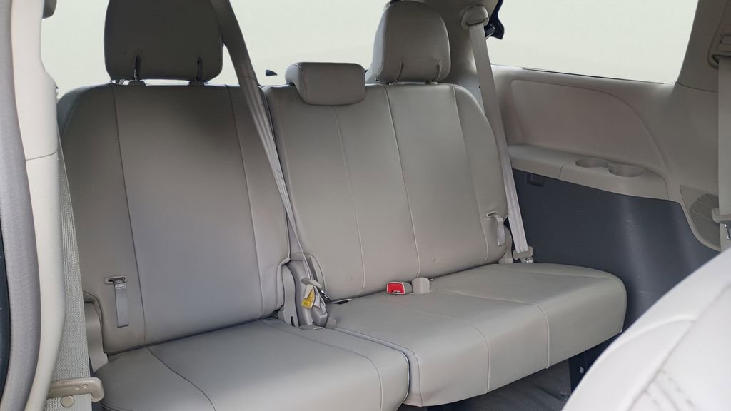 Used 2012 Toyota Sienna XLE FWD image 22