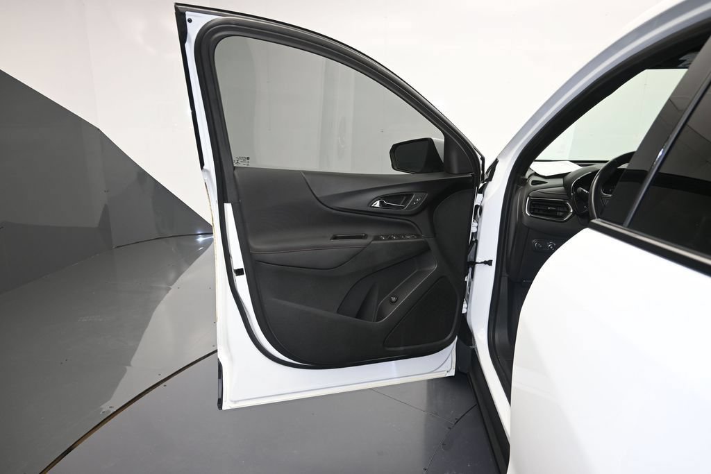 Certified 2022 Chevrolet Equinox RS w/ Infotainment Package FWD image 10