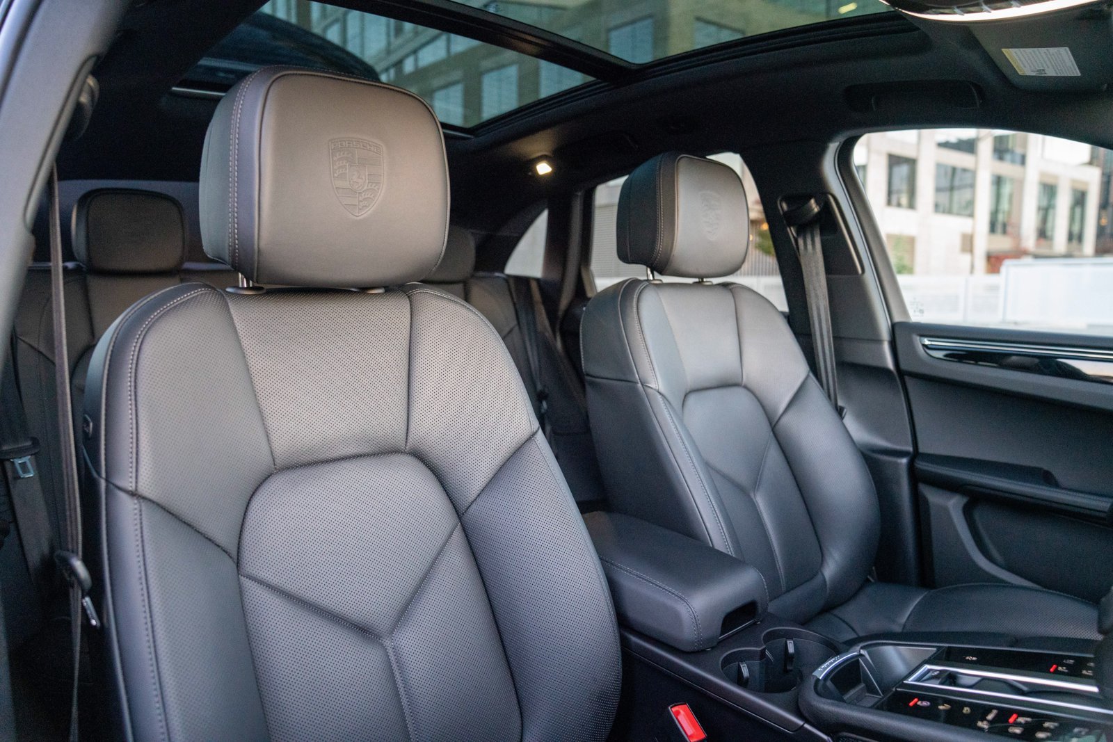 Certified 2026 Porsche Macan Turbo AWD/4WD image 27