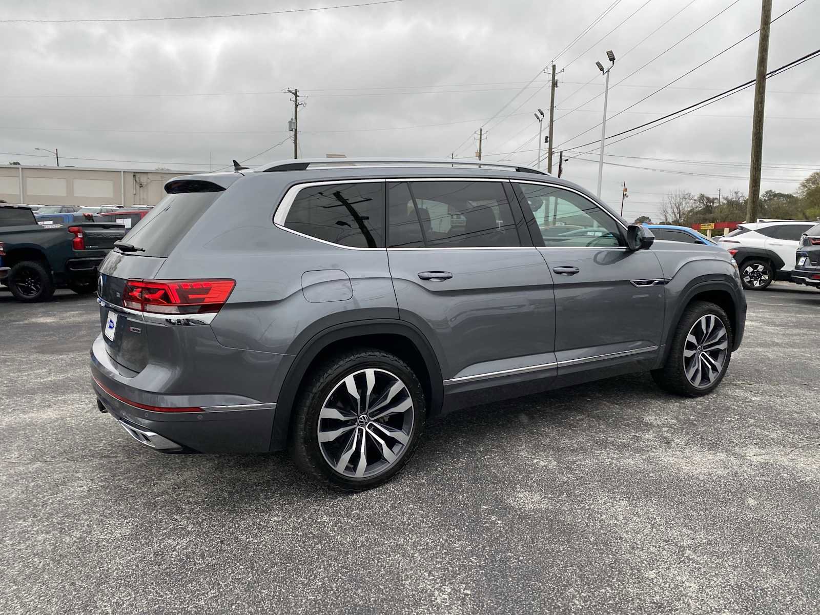 Used 2022 Volkswagen Atlas SEL Premium image 5