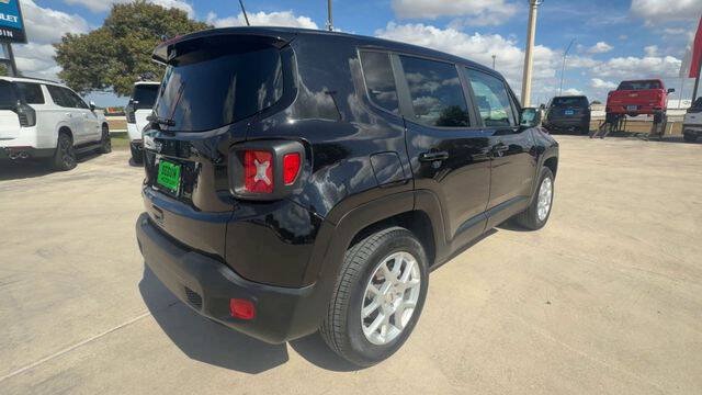 Used 2023 Jeep Renegade Latitude AWD/4WD image 8