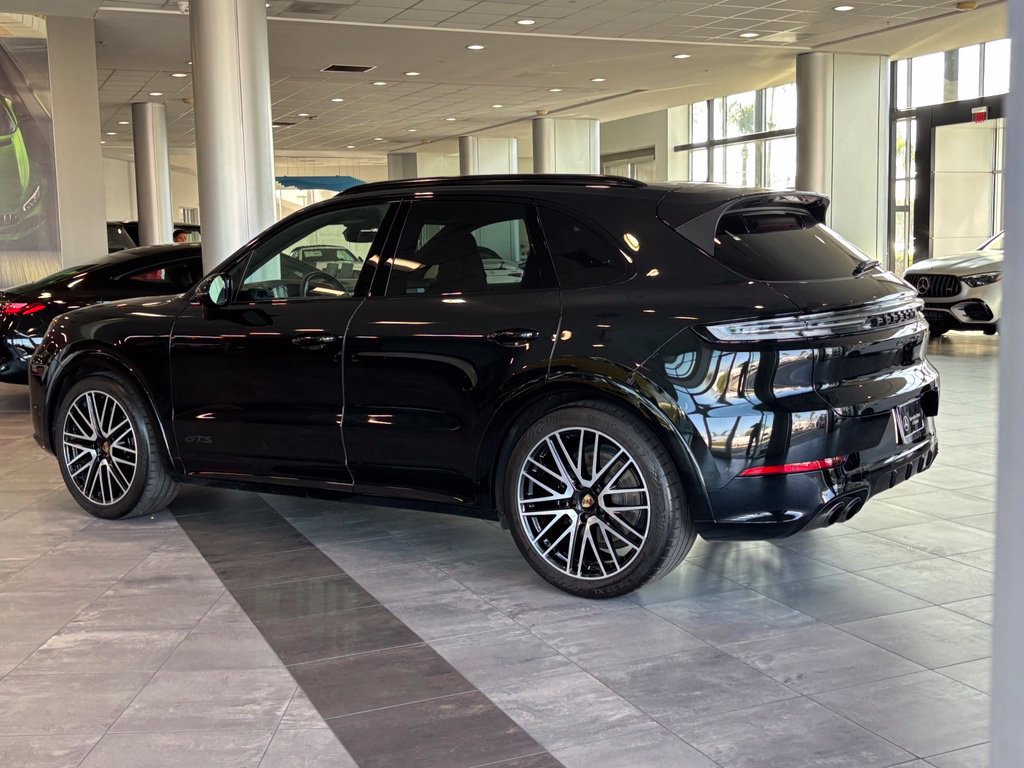 Used 2025 Porsche Cayenne GTS AWD/4WD image 8