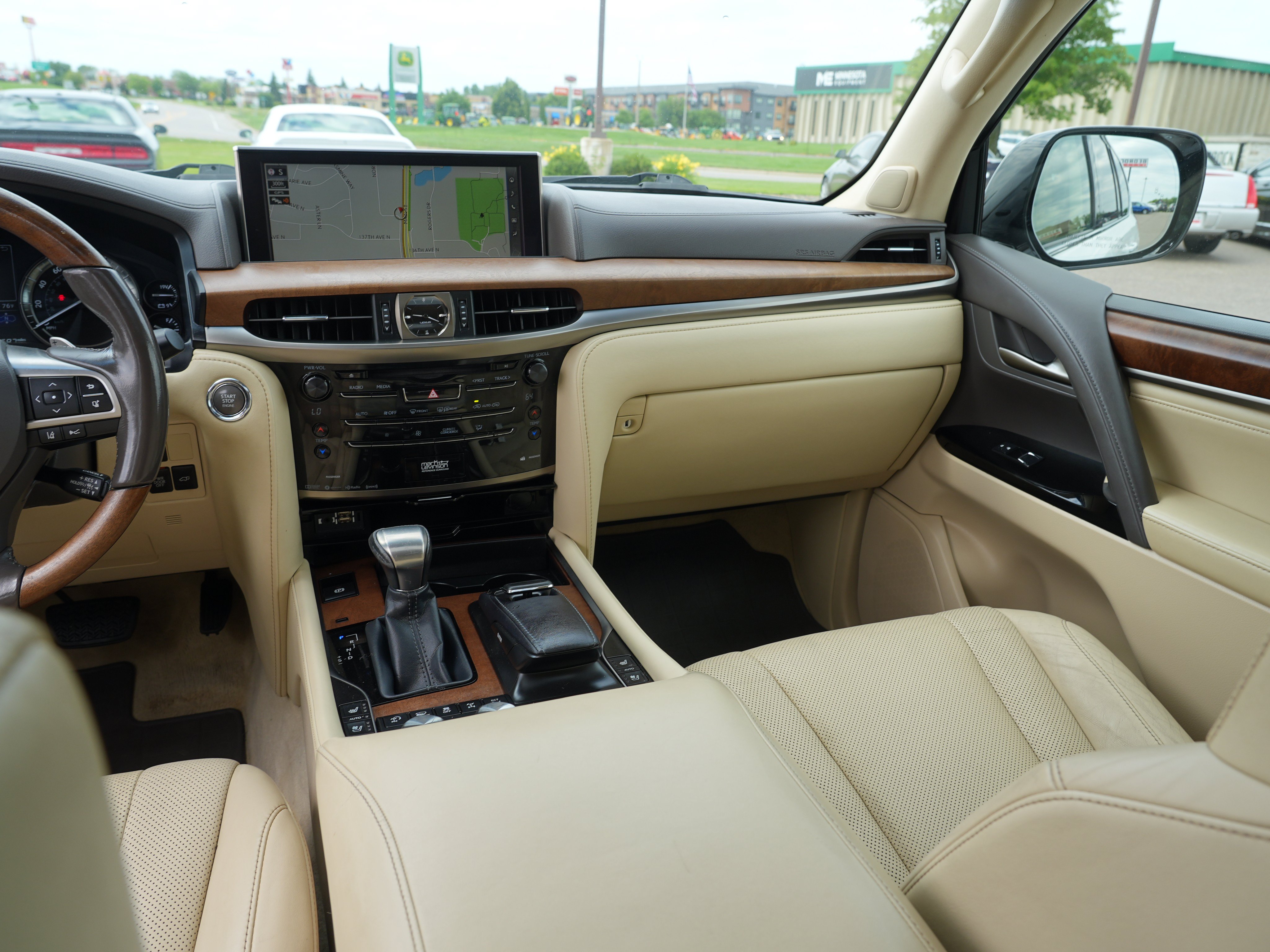 Used 2016 Lexus LX 570 4WD w/ Luxury Package image 22