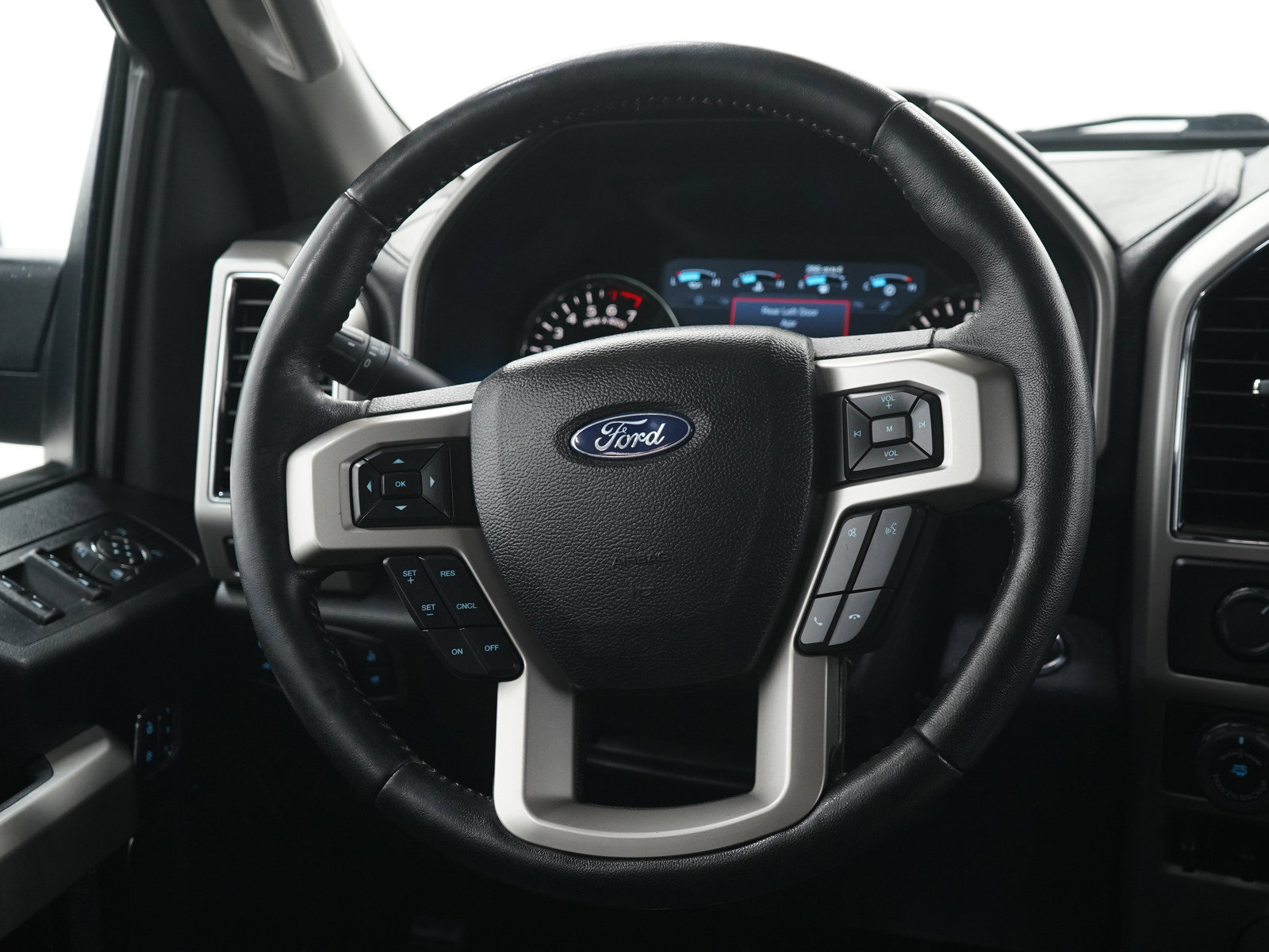 Used 2017 Ford F150 Lariat w/ Equipment Group 502A Luxury AWD/4WD image 14