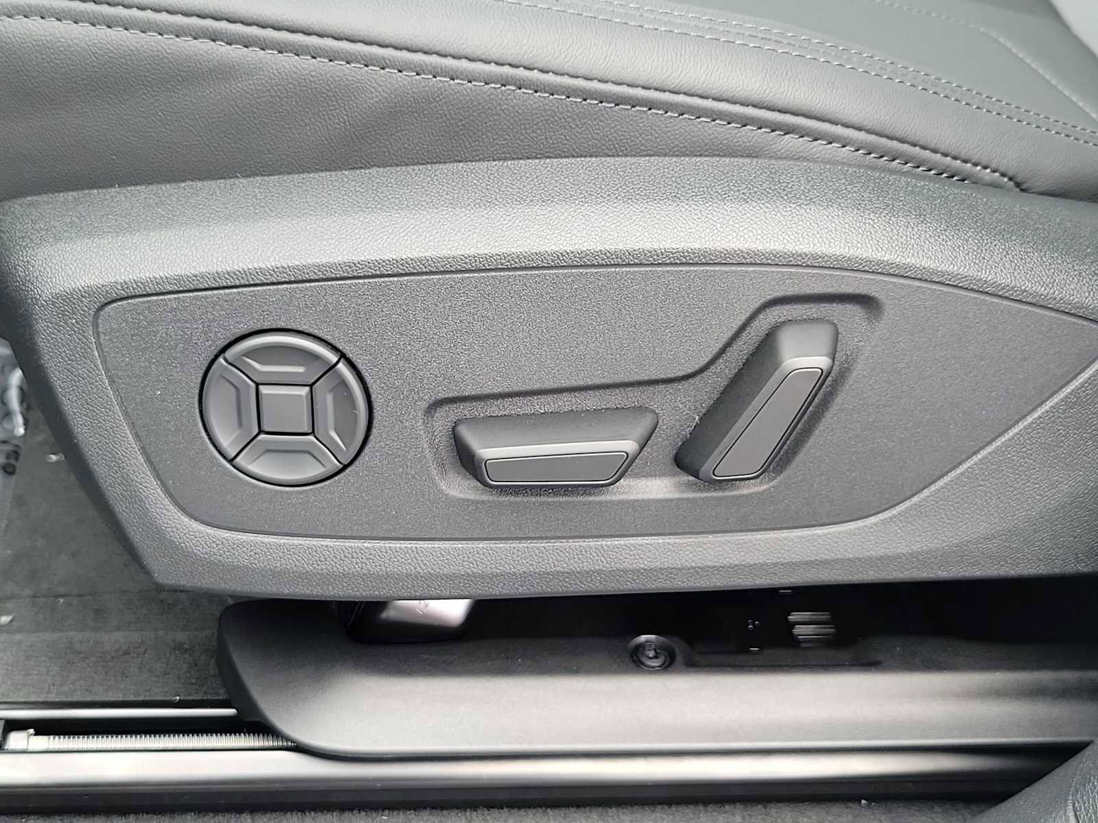 New 2025 Audi Q3 2.0T Premium image 16