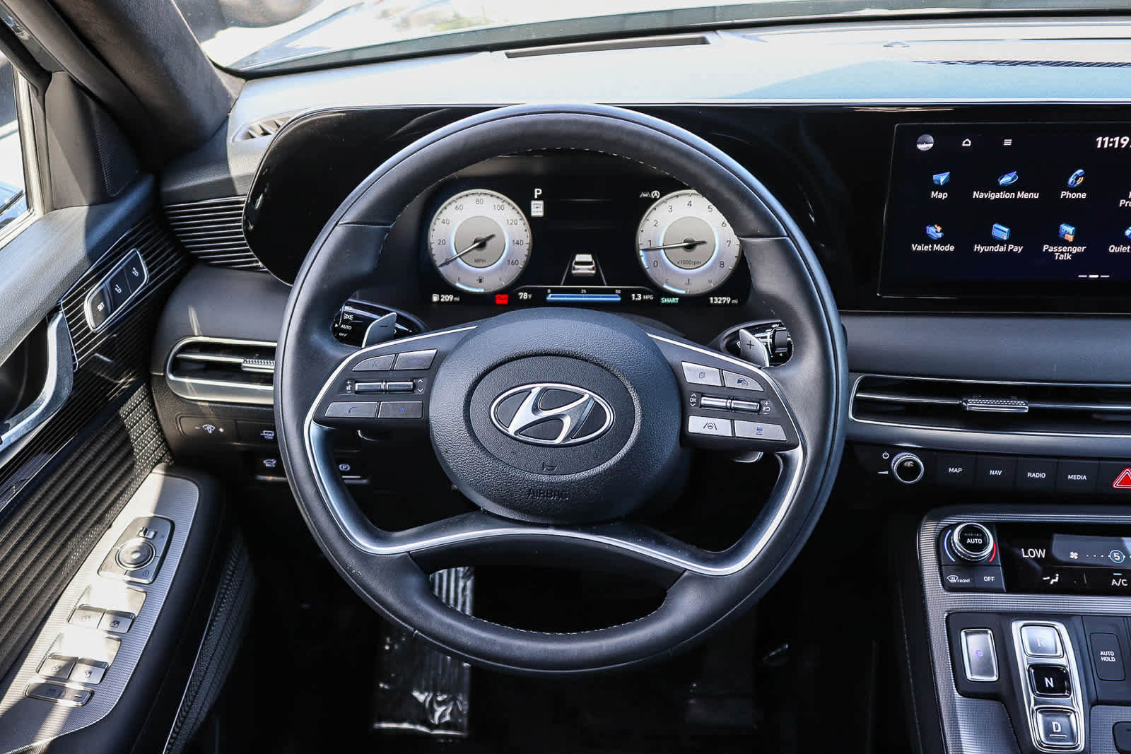 Used 2025 Hyundai Palisade Calligraphy image 17