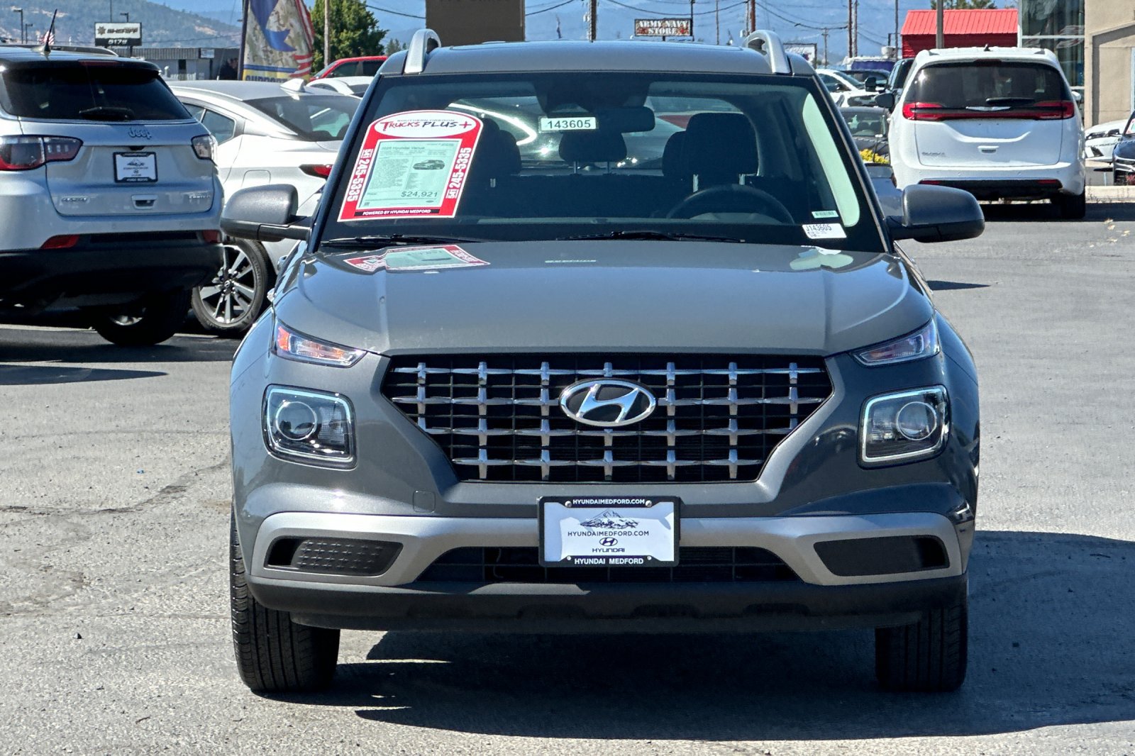 Certified 2025 Hyundai Venue SEL FWD image 9