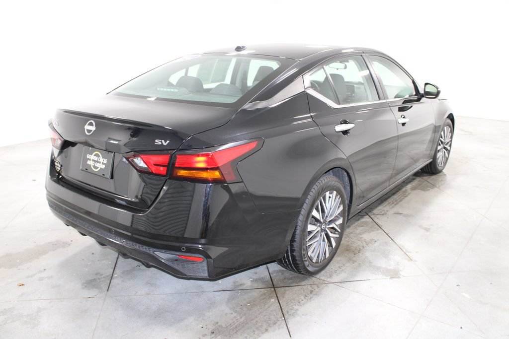 Used 2024 Nissan Altima 2.5 SV FWD image 9
