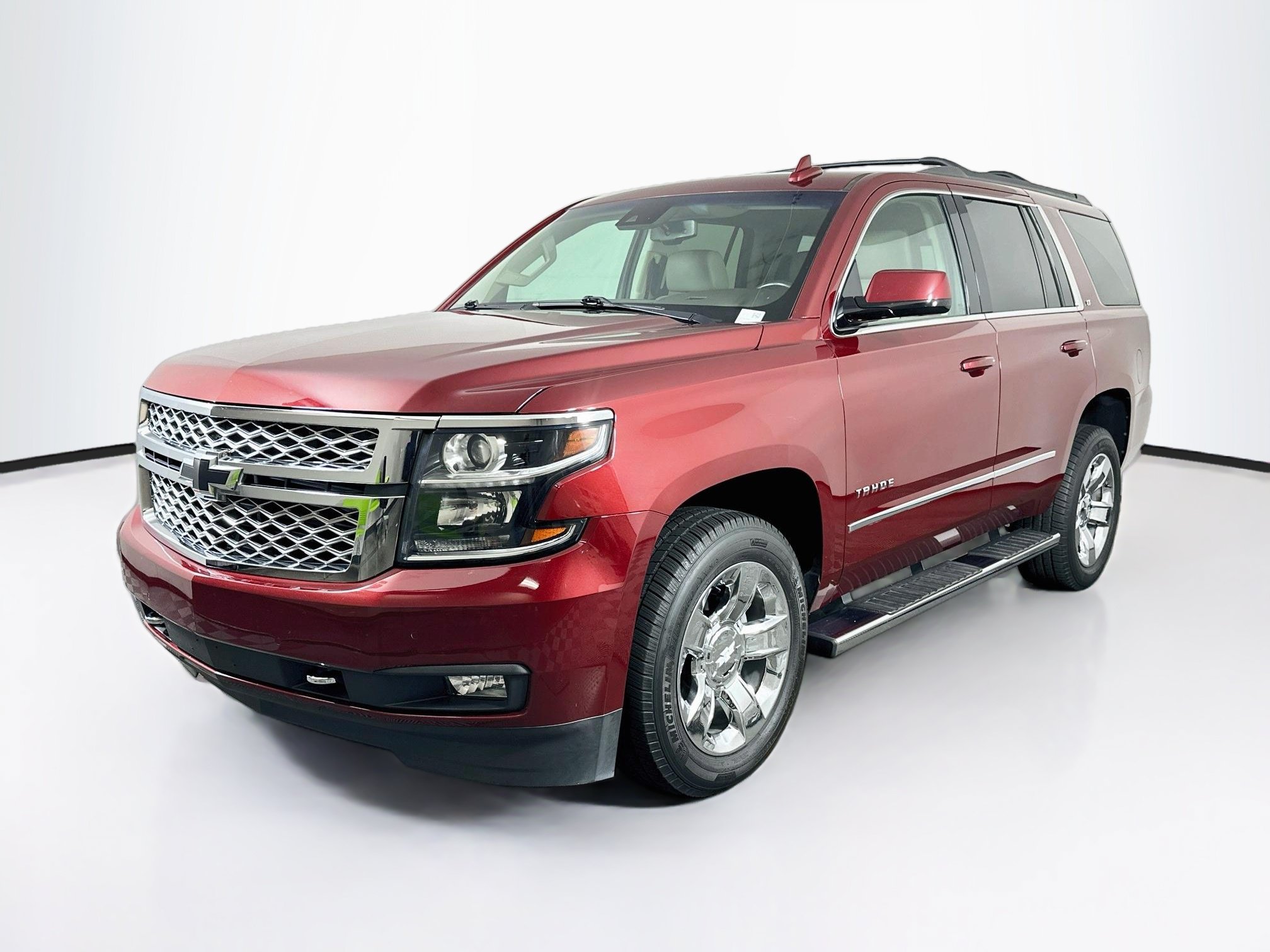 Used 2019 Chevrolet Tahoe LT w/ LT Signature Package AWD/4WD image 3