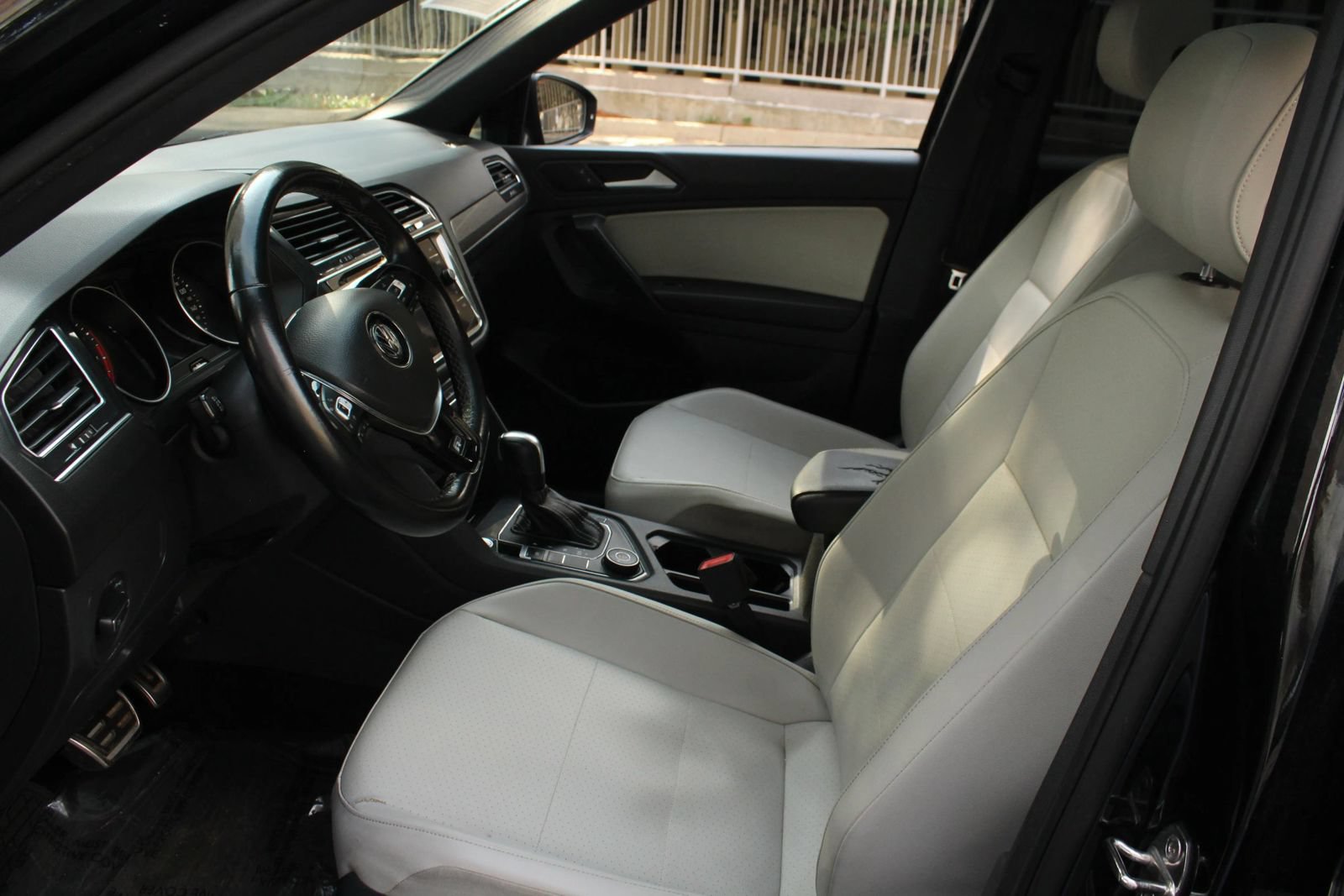 Used 2021 Volkswagen Tiguan SE R-Line AWD/4WD image 14
