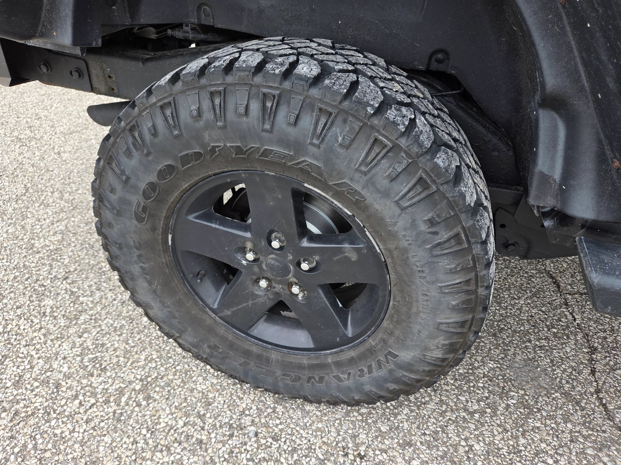 Used 2015 Jeep Wrangler Unlimited Sahara w/ Quick Order Package 24X AWD/4WD image 14