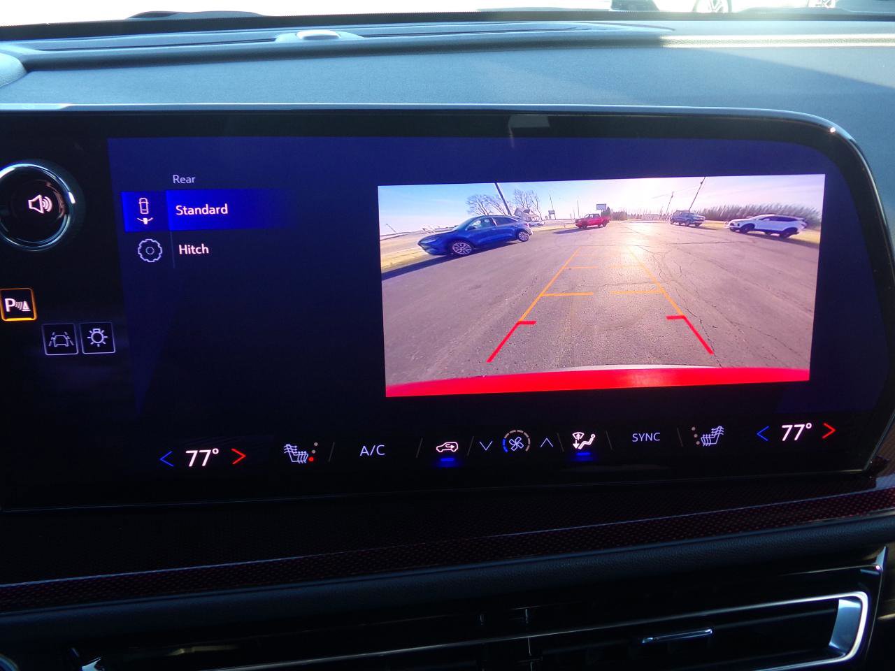 Used 2025 Chevrolet Traverse Z71 image 21