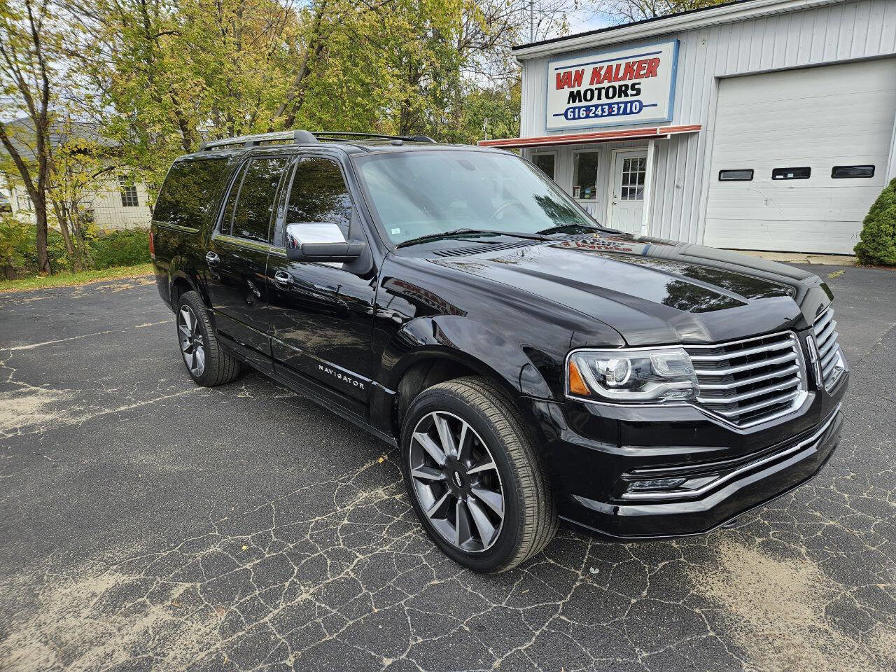 Used 2017 Lincoln Navigator L Reserve image 1
