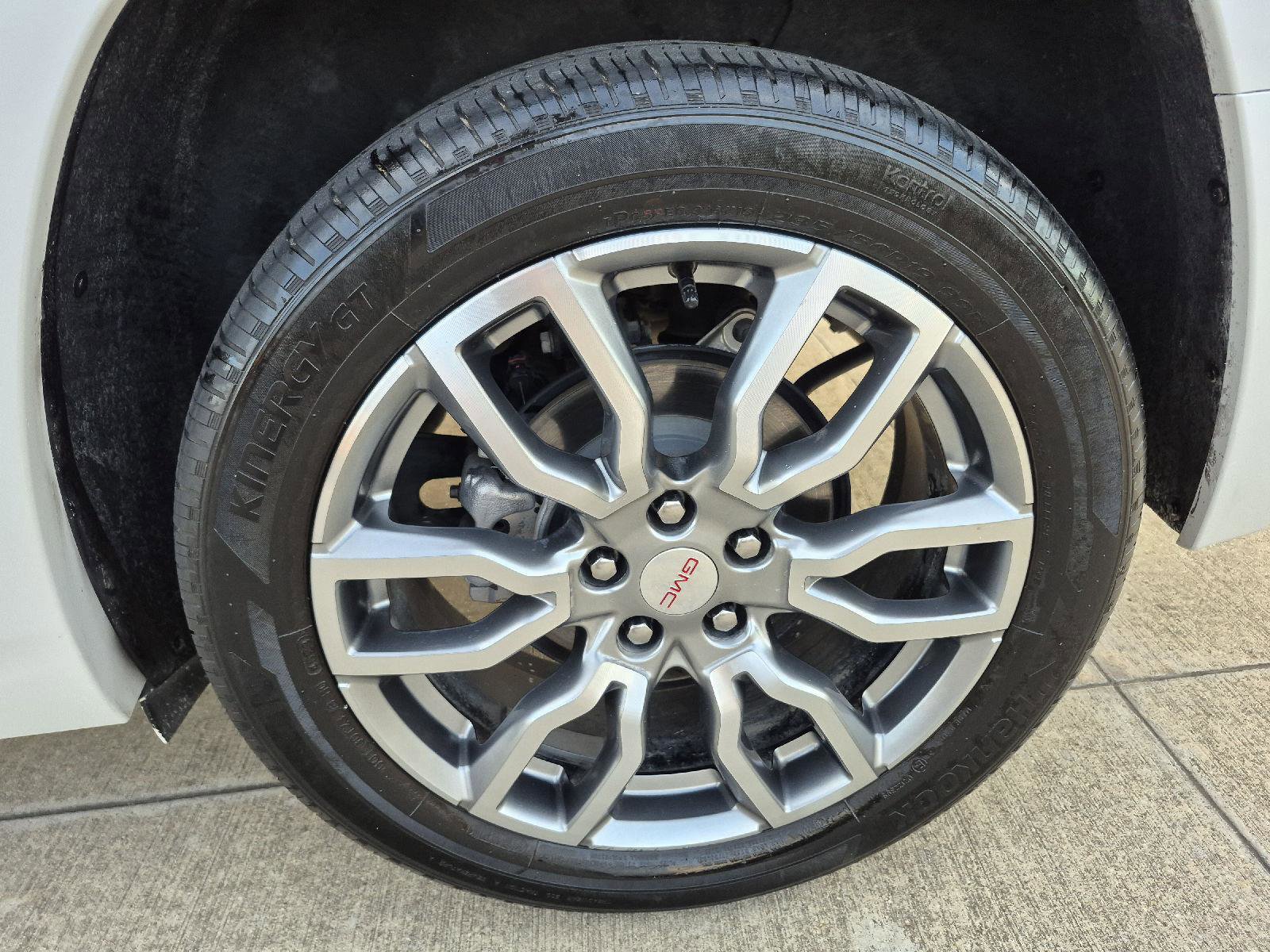 Used 2024 GMC Terrain Denali w/ Denali Premium Package image 4