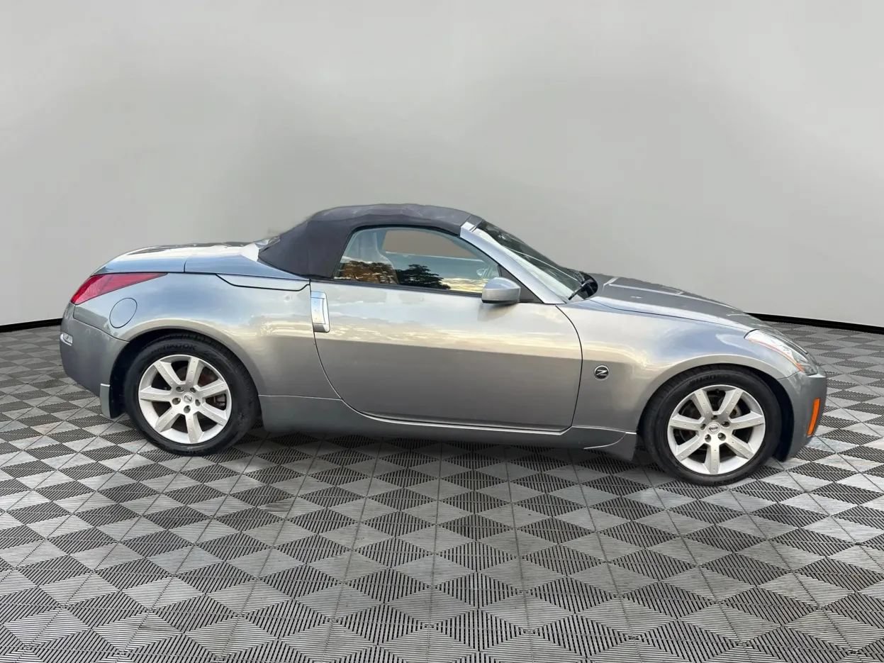 Used 2004 Nissan 350Z Touring RWD image 4