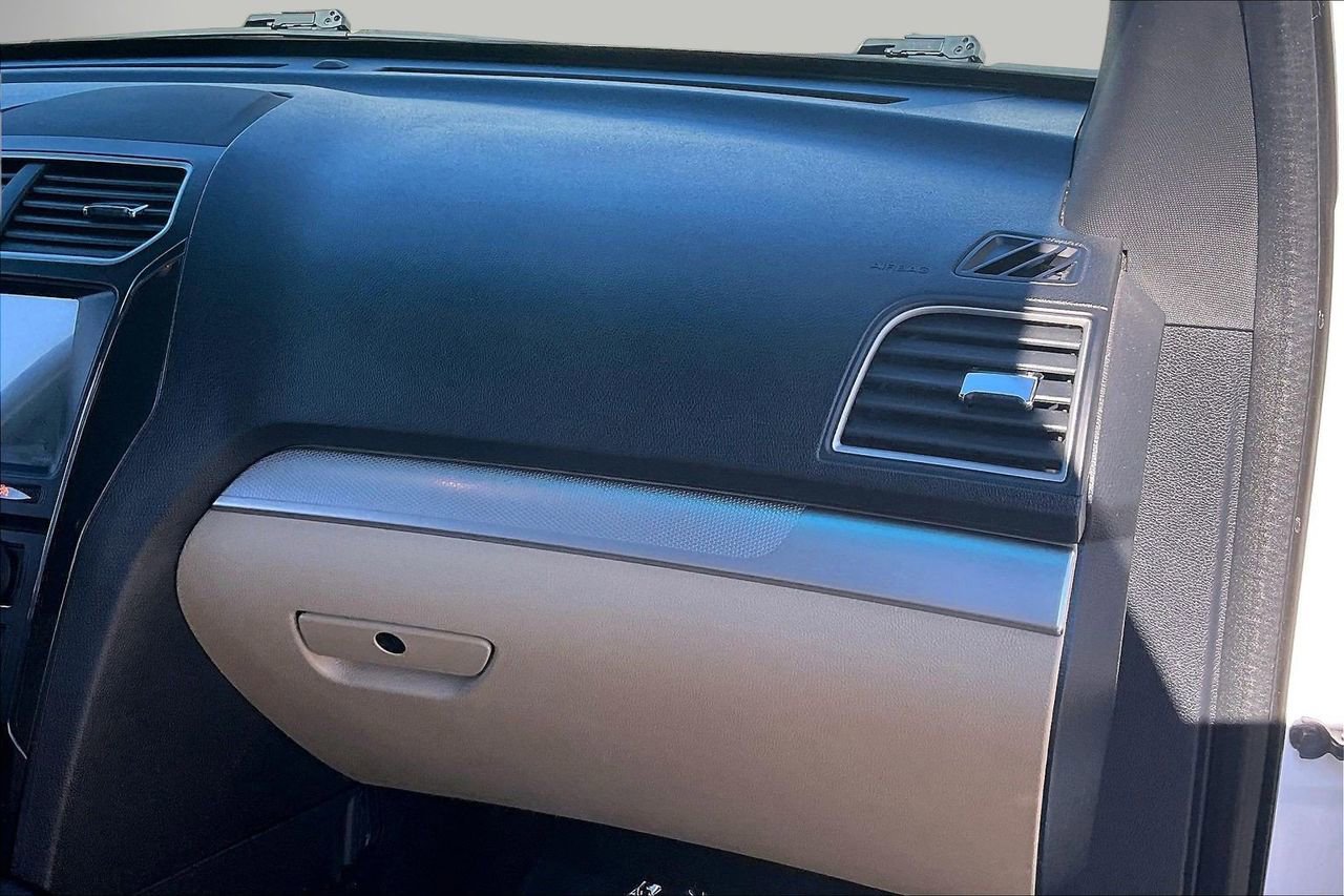 Used 2017 Ford Explorer XLT w/ Equipment Group 202A image 21