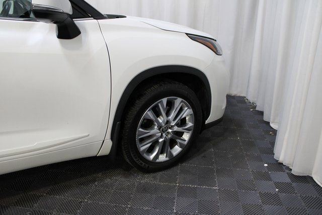 Used 2020 Toyota Highlander Limited image 12