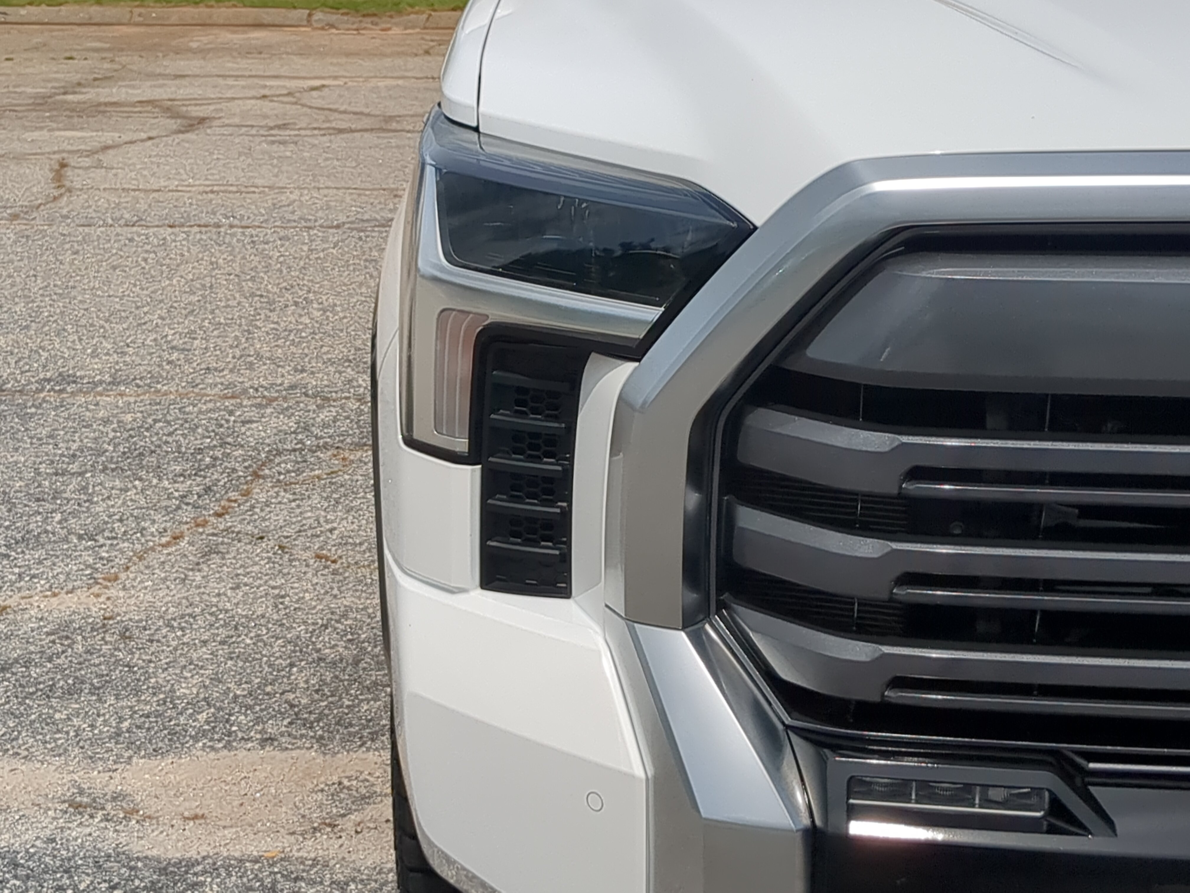 Used 2024 Toyota Tundra Limited AWD/4WD image 8