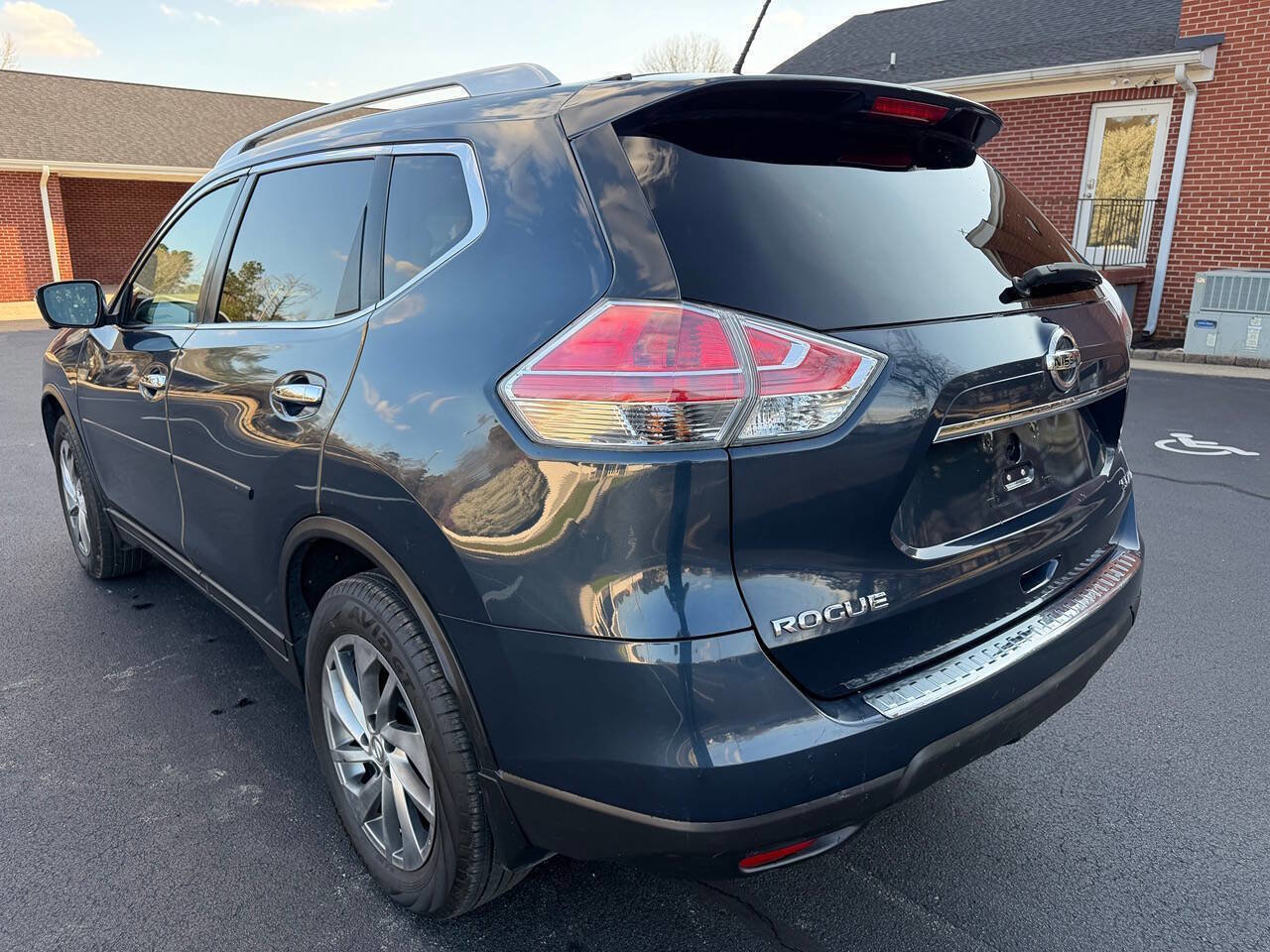 Used 2015 Nissan Rogue SL w/ SL Premium Package image 5