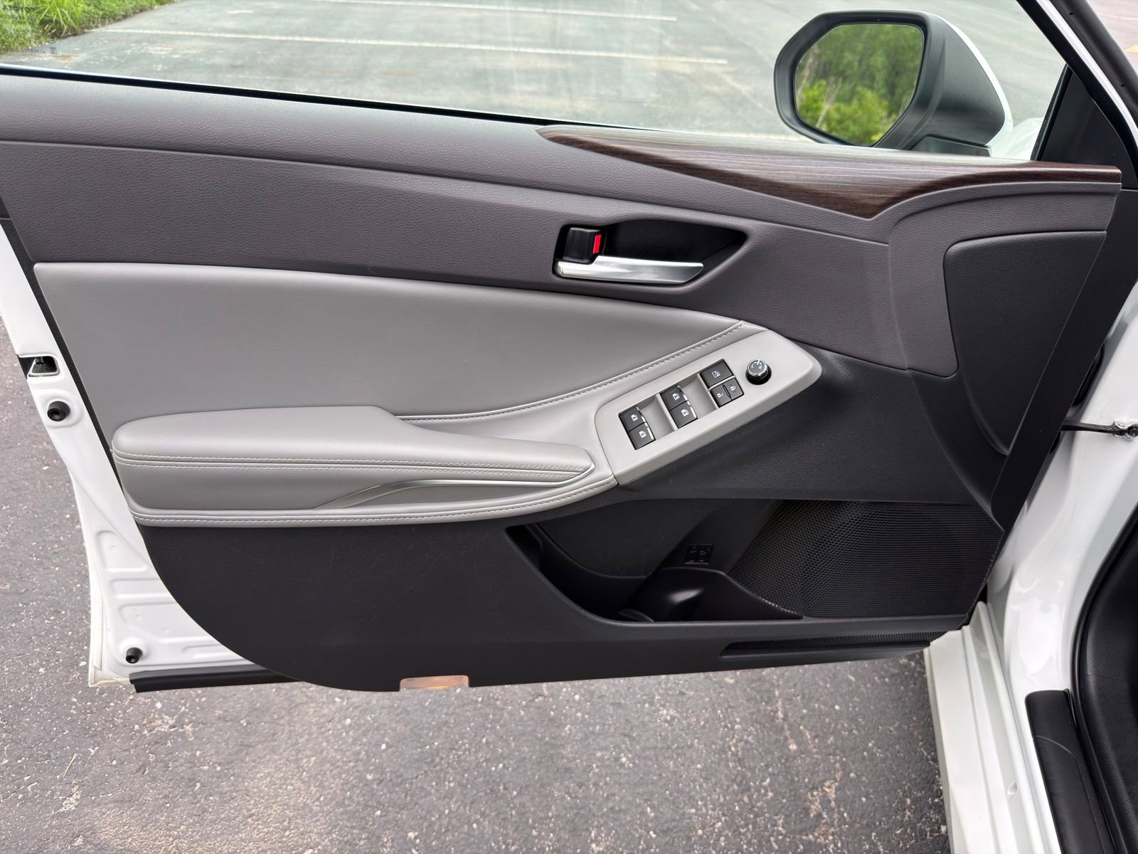 Used 2019 Toyota Avalon XLE w/ Moonroof Package FWD image 11