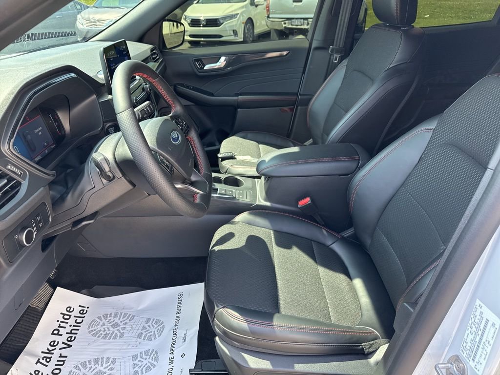 Used 2025 Ford Escape ST-Line w/ Cold Weather Package image 27