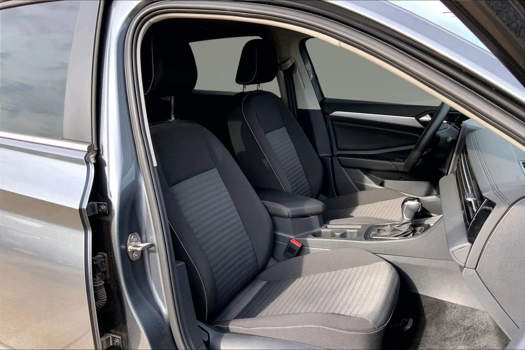 Certified 2025 Volkswagen Jetta S image 7