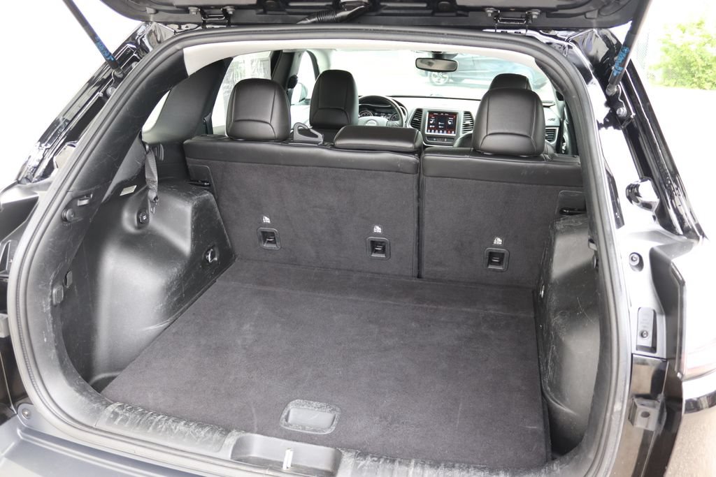 Used 2021 Jeep Cherokee Trailhawk AWD/4WD image 20