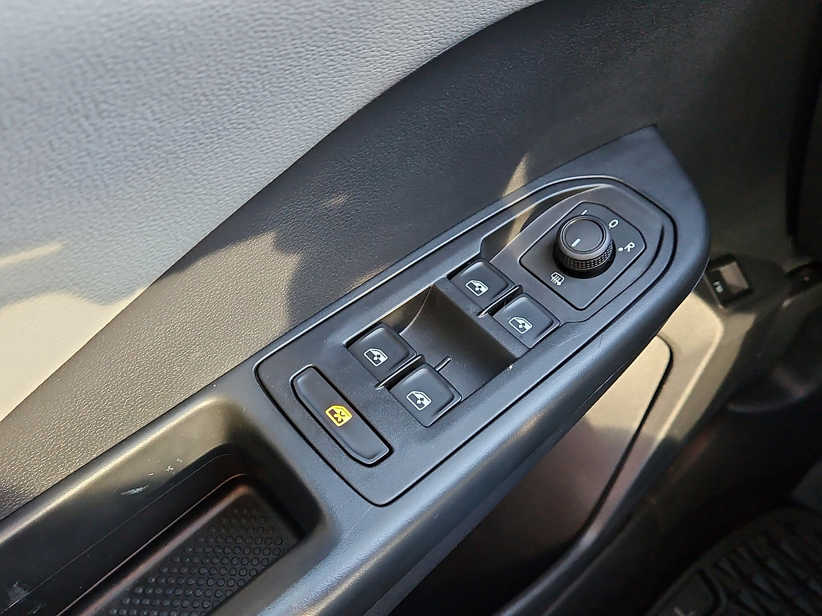 Certified 2023 Volkswagen Taos SE image 19