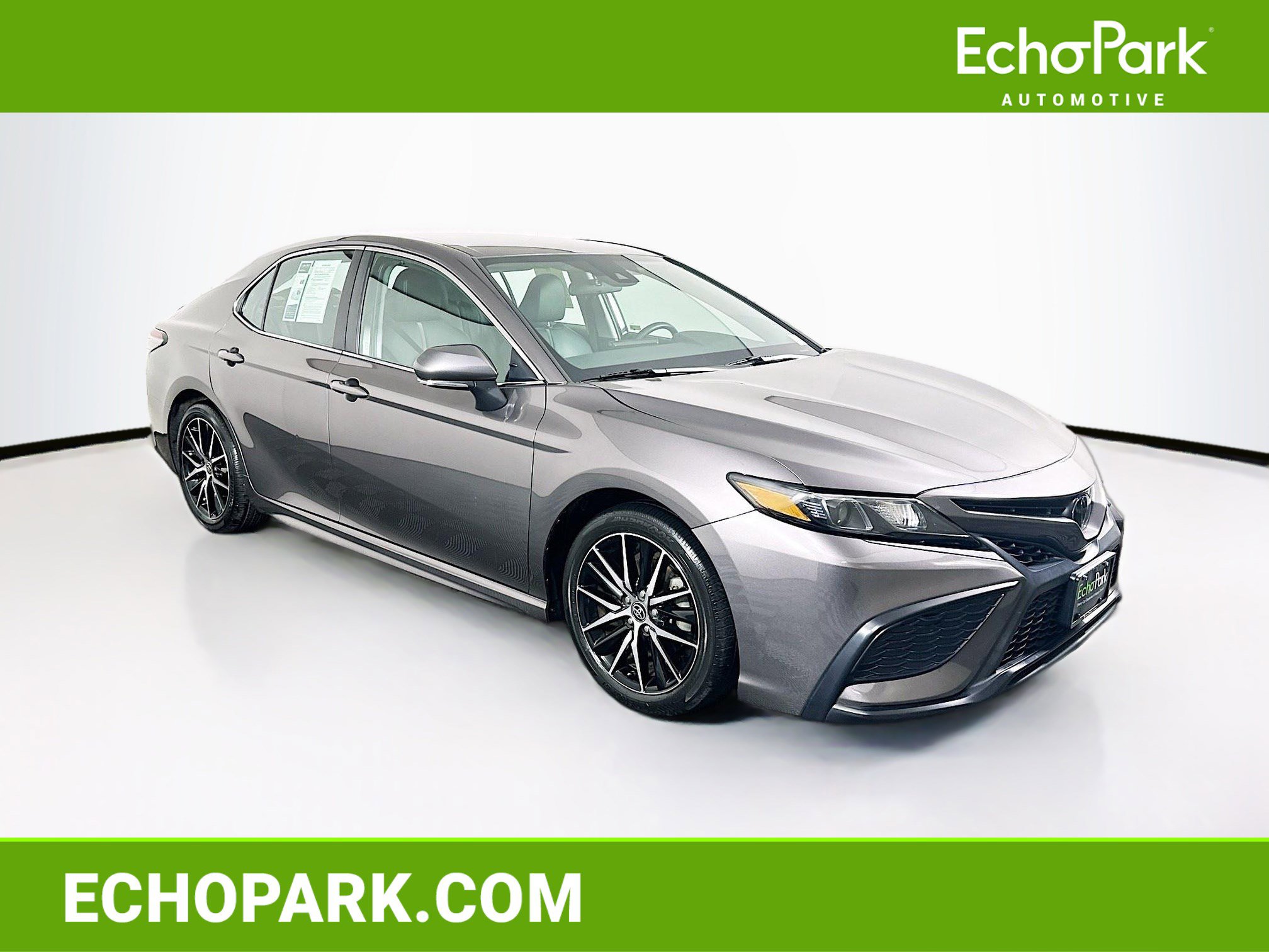 Used 2023 Toyota Camry SE image 1