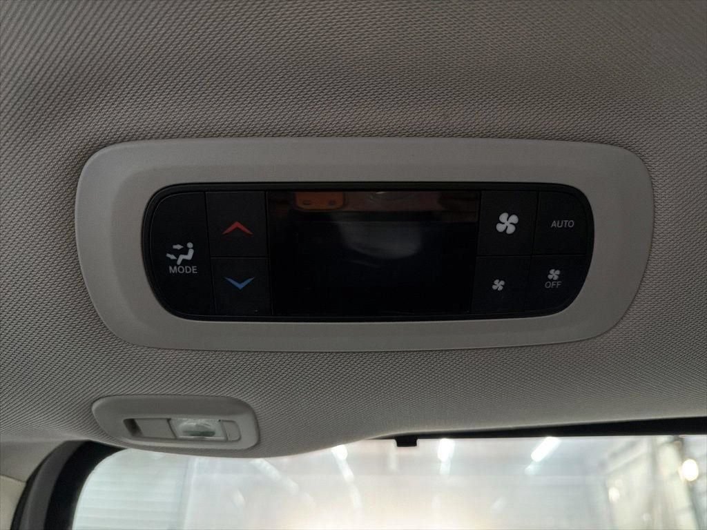 Used 2020 Chrysler Pacifica Limited FWD image 31