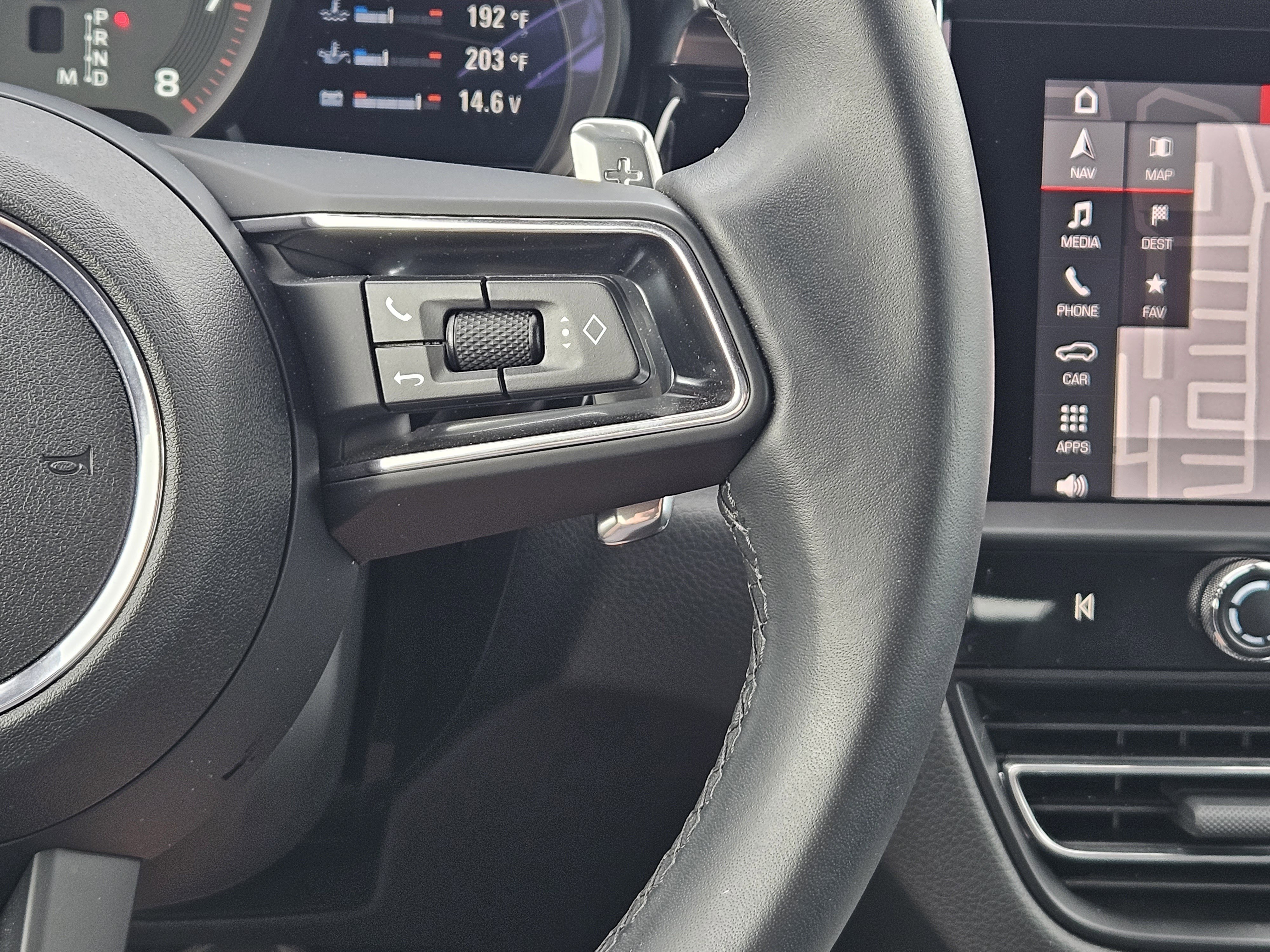 Certified 2025 Porsche Macan image 28