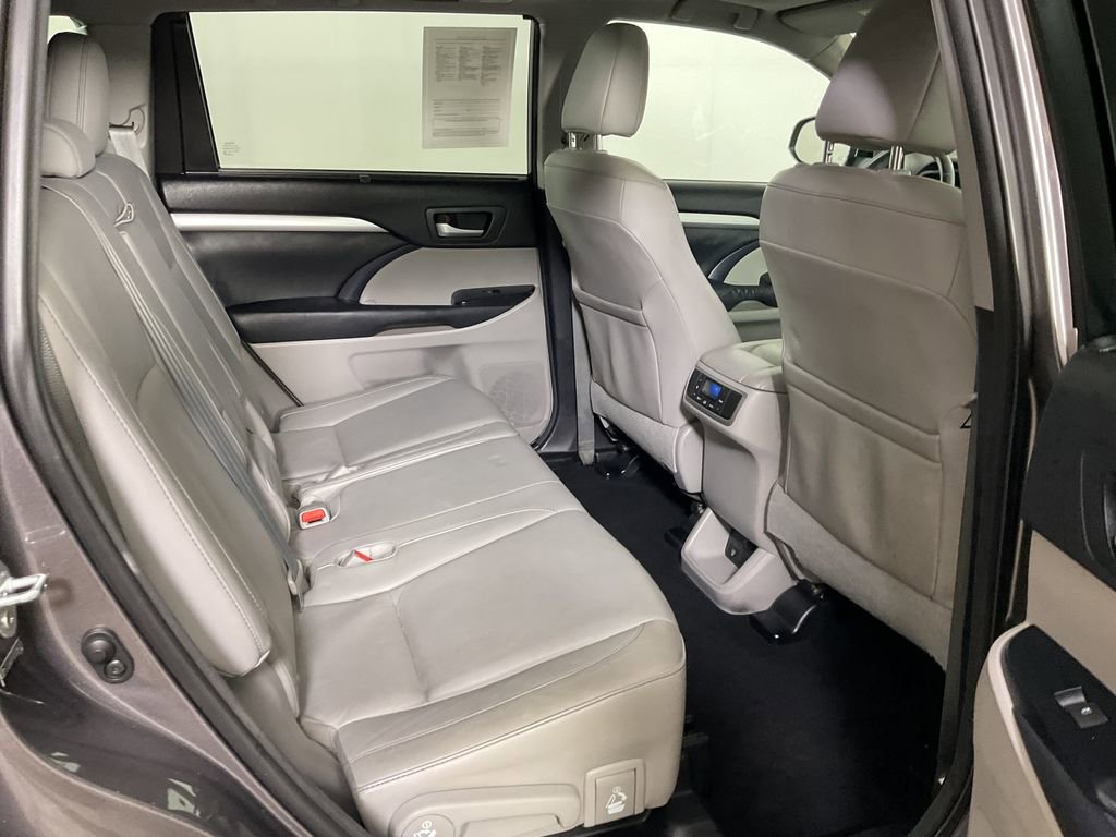Used 2014 Toyota Highlander XLE image 26