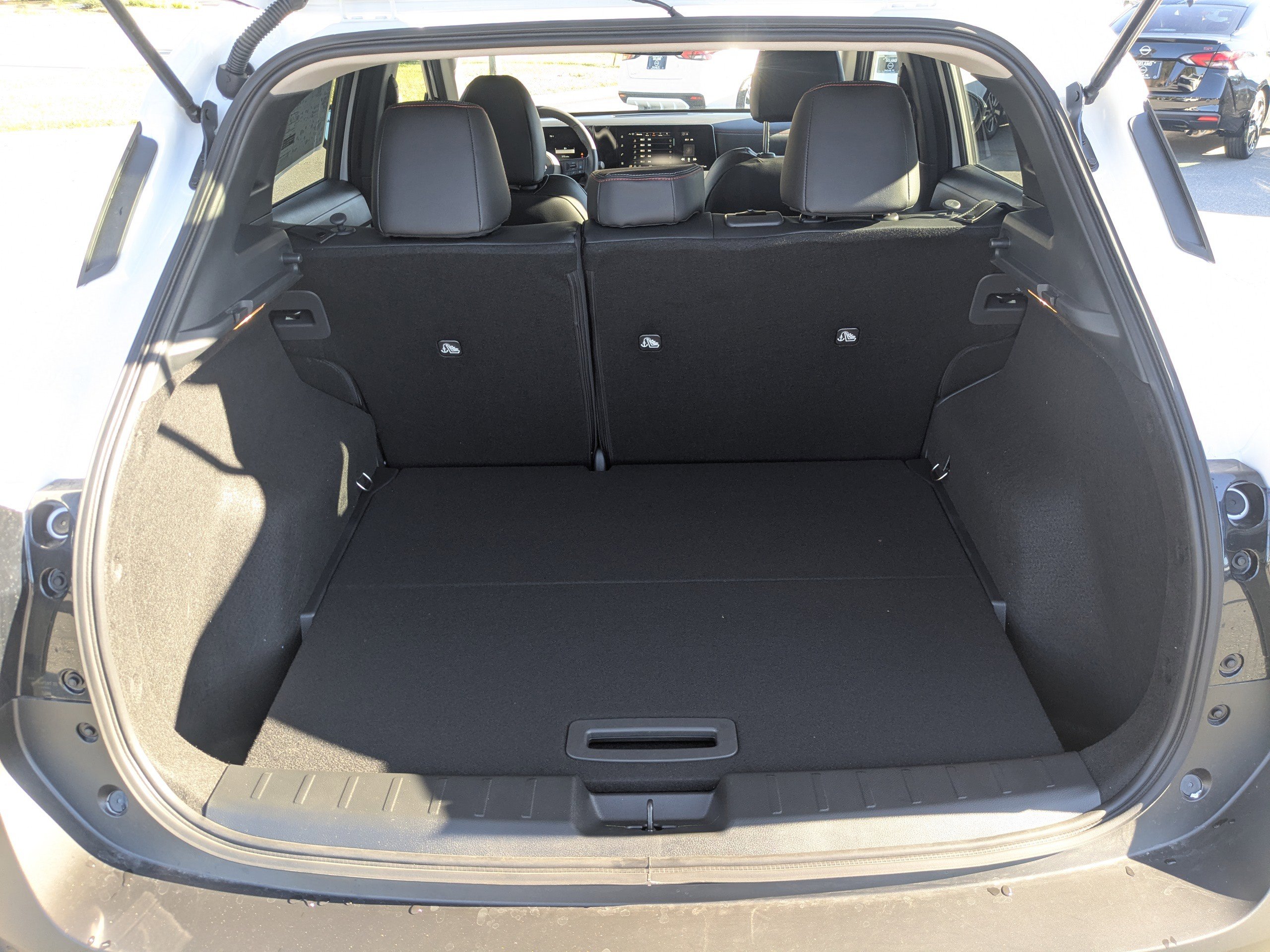 New 2026 Nissan Kicks SR FWD image 14