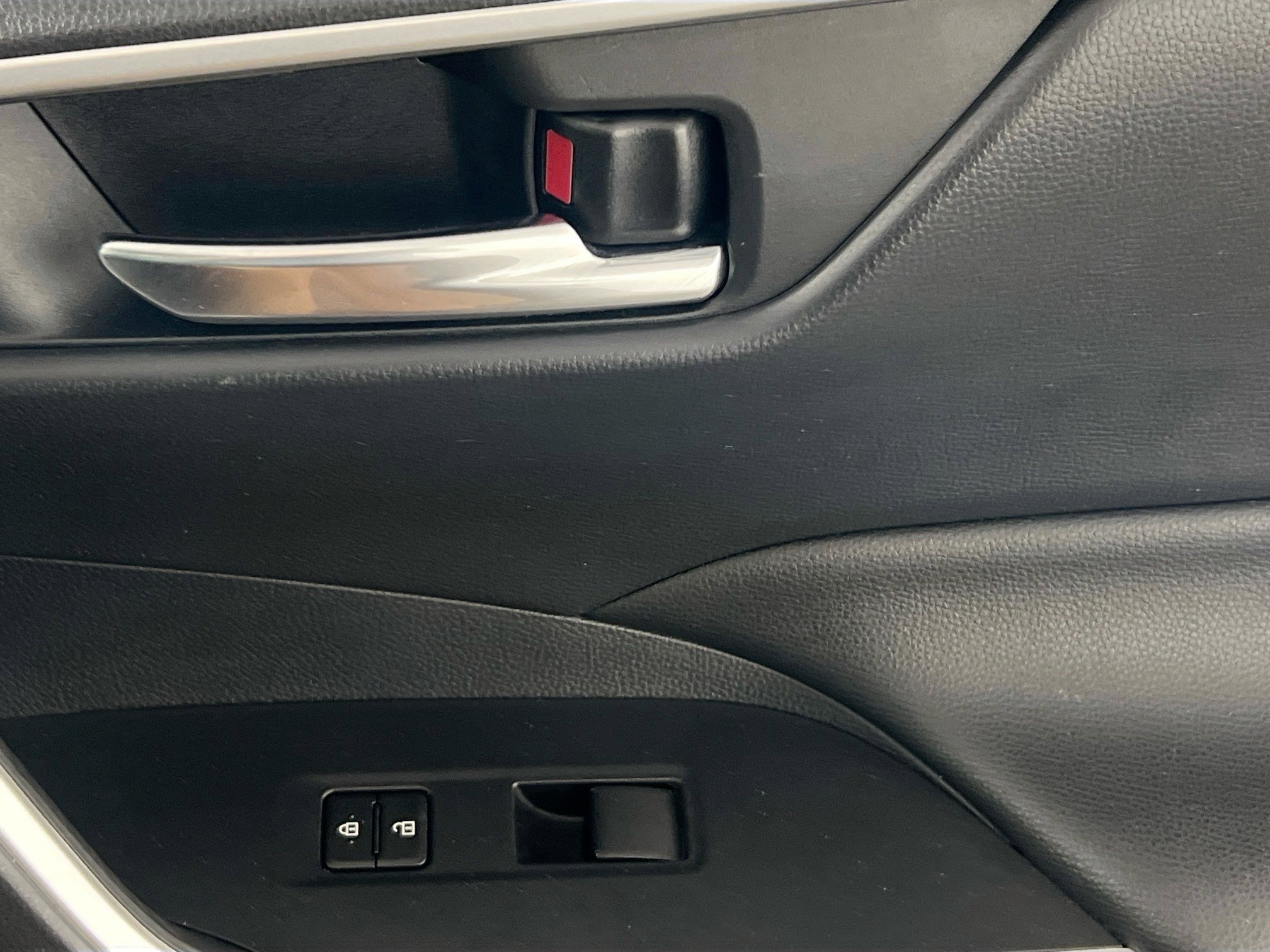 Used 2020 Toyota RAV4 XLE w/ Convenience Package FWD image 32