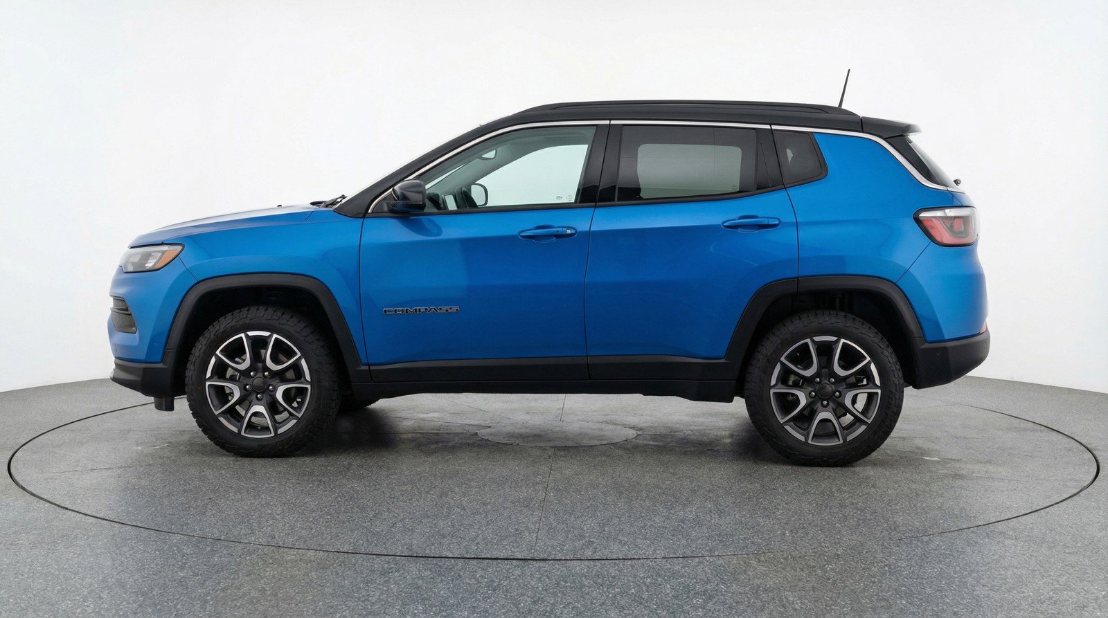 Used 2025 Jeep Compass Trailhawk AWD/4WD image 5